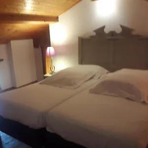 https://chambre-privee-dans-une-maison-typique-gasconne.midi-pyreneeshotels.com
