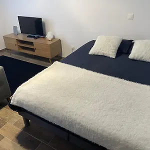 Bien Situe & Equipe Dans Maison Appartement